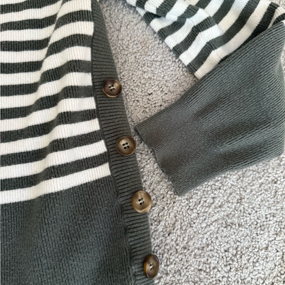 Kathy Ireland Striped Button Side Sweater Women’s Size Large - Picture 3 of 4